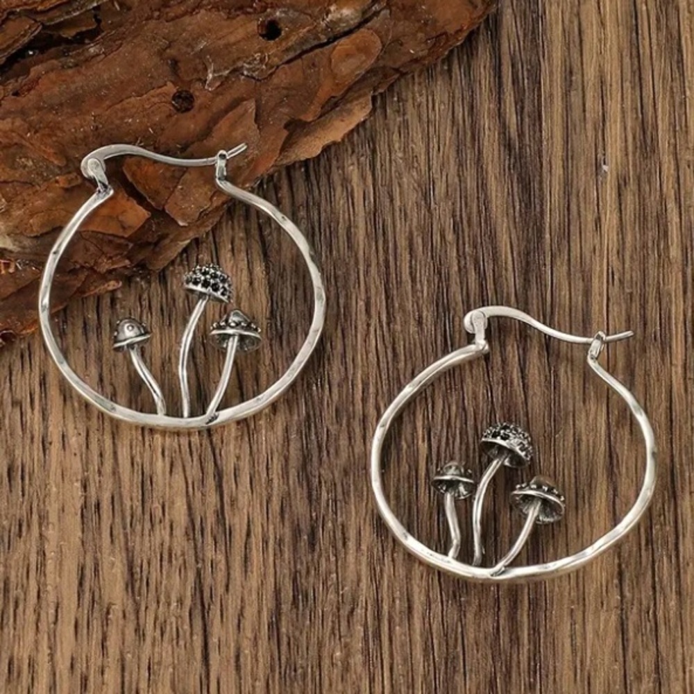 ✨Free People Amanita Mushroom Earrings - Picture 5 of 7